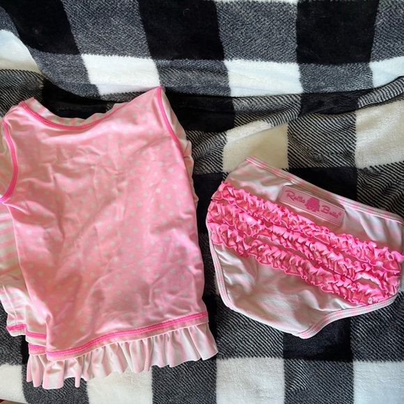 GUC Ruffle Butts rash guard and swim bottoms - Picture 2 of 3